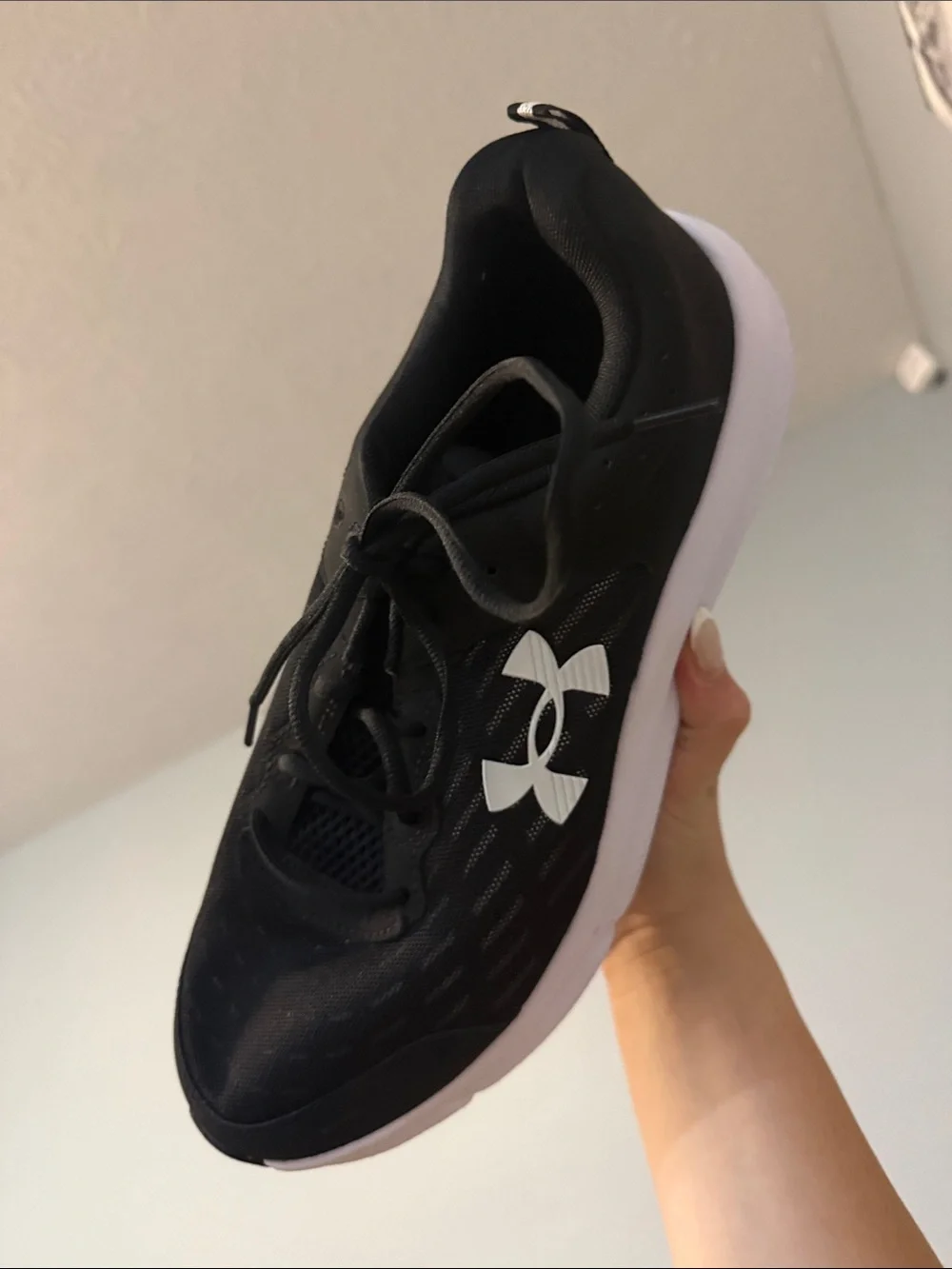 Under Armour Charged Assert 10 Sneaker